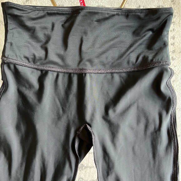 Spanx Faux Leather Camo Leggings Size Medium - Picture 11 of 13